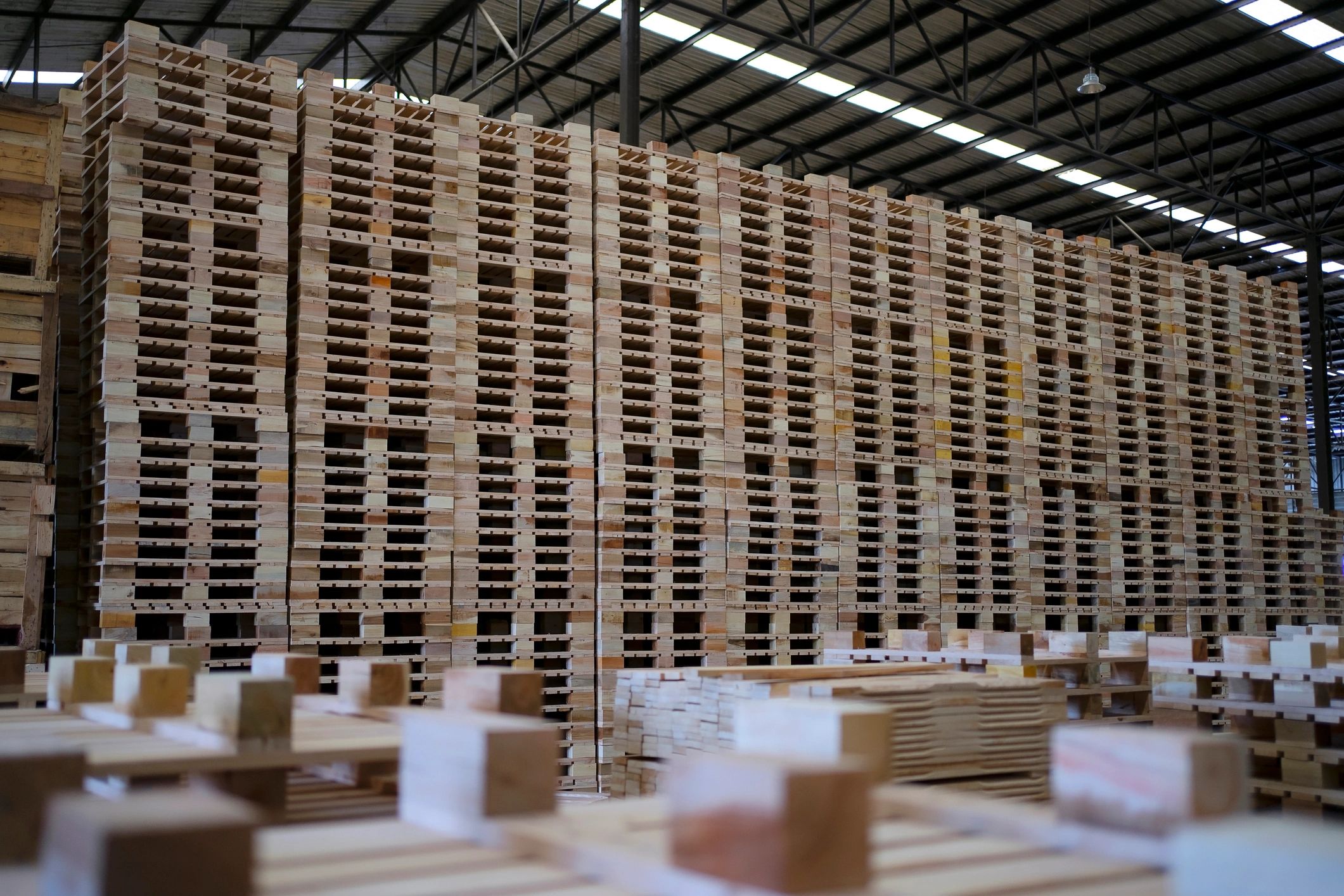 Operación de almacén con pallets